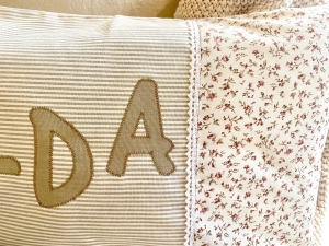 Preview: Namenskissen Westfalenstoffe taupe mit Blumenwiese